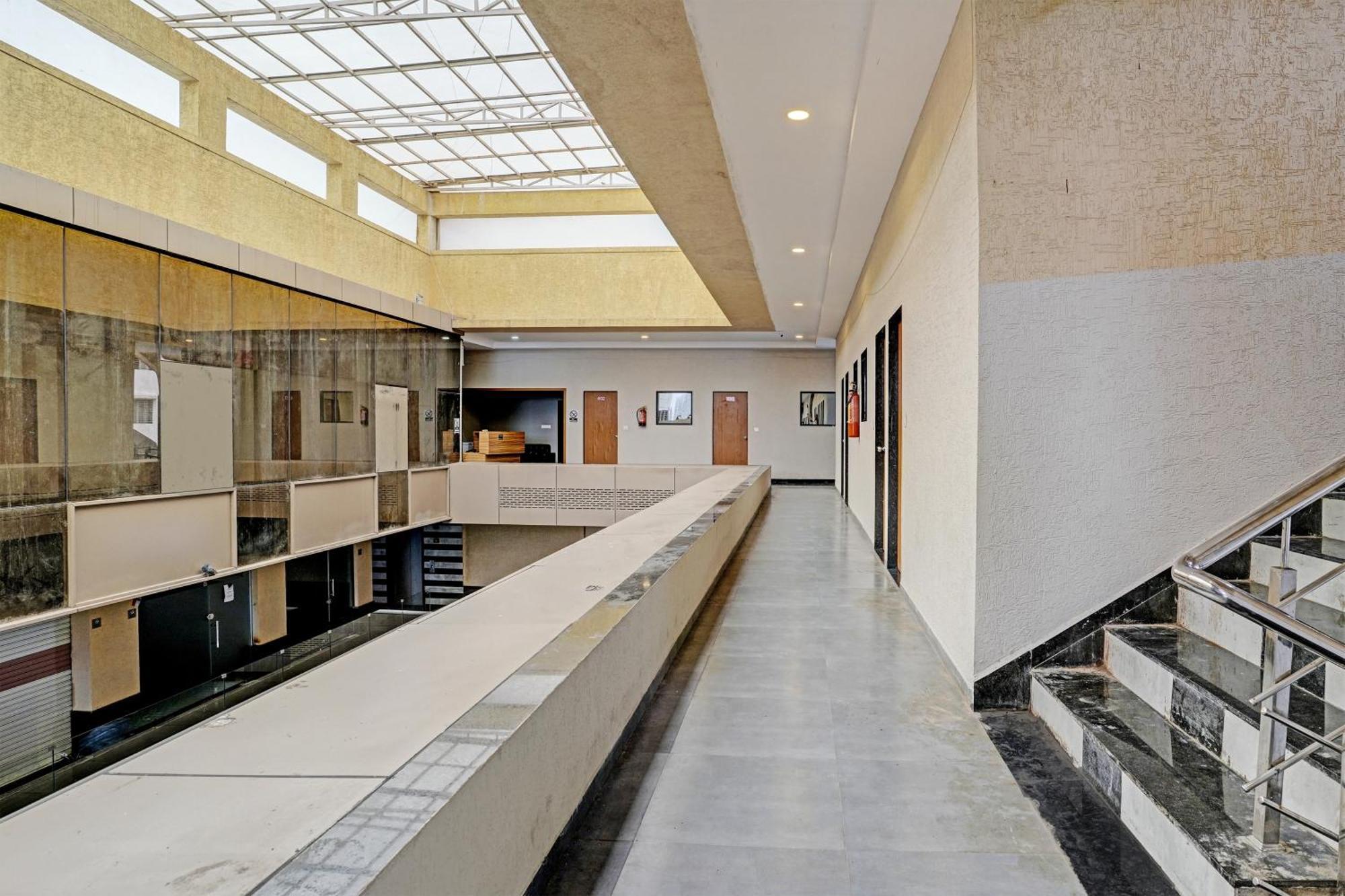 Oyo Flagship Hotel 9 Сурат Екстериор снимка