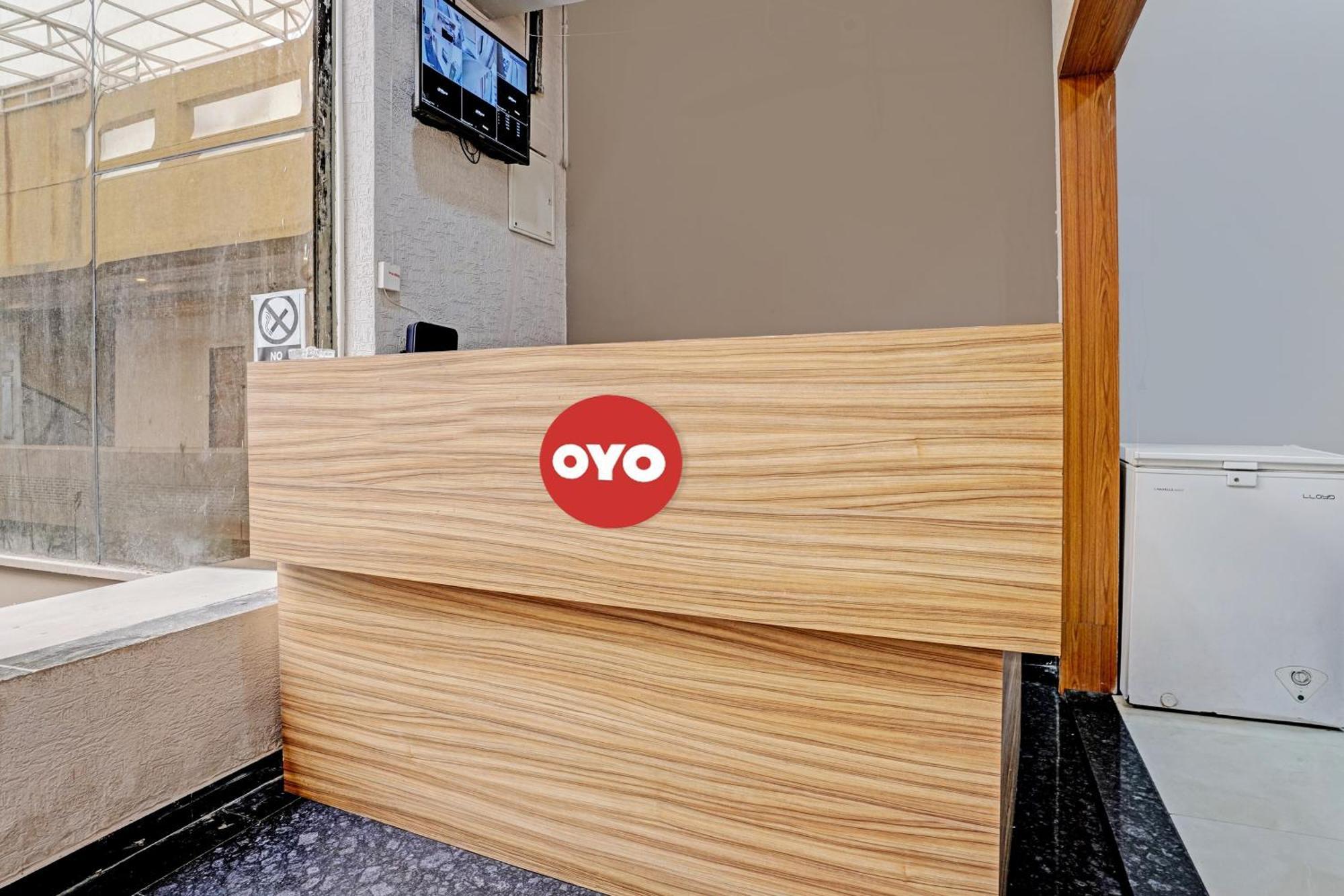 Oyo Flagship Hotel 9 Сурат Екстериор снимка